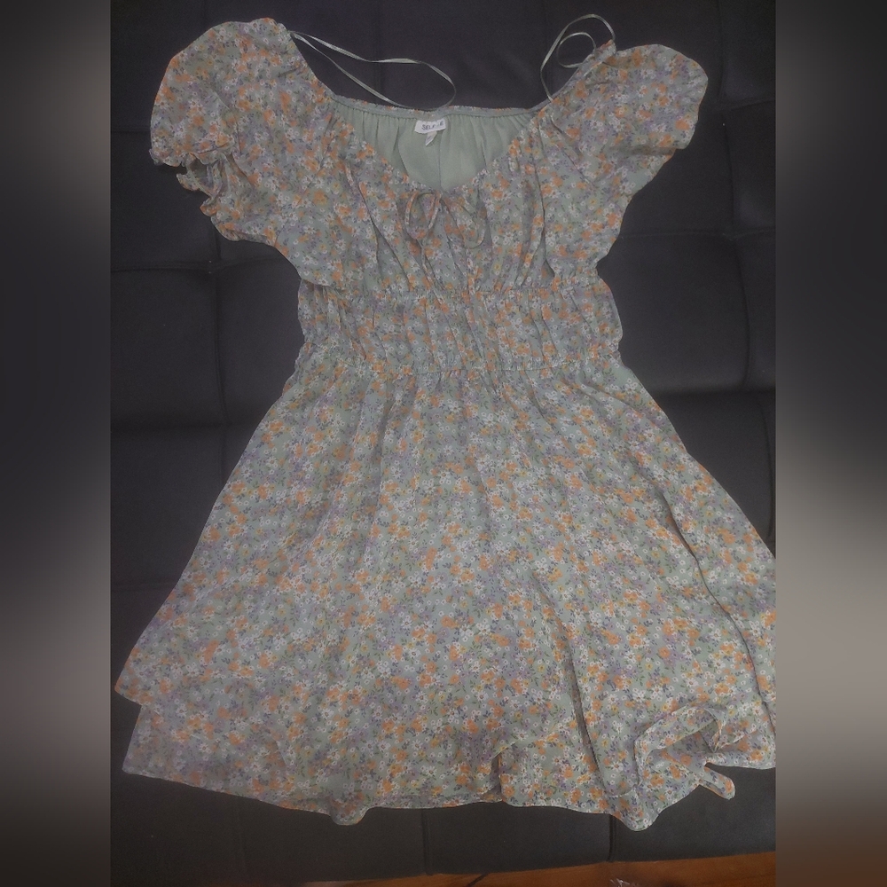 NWT‎ Selfie Floral Mini Dress with Ruffle Sleeves large